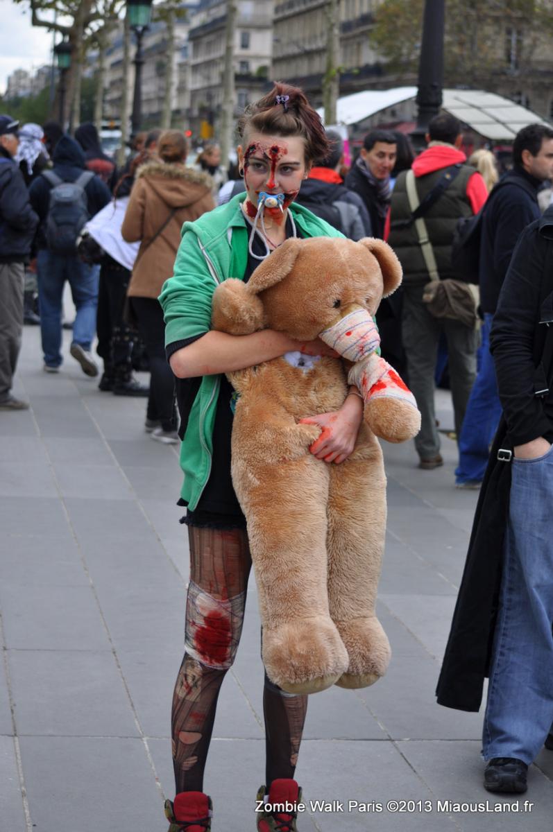 037 - Zombie Walk 2013